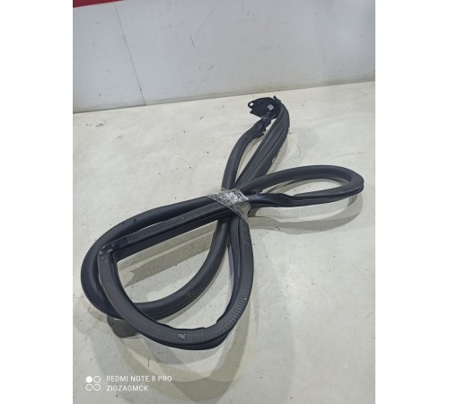 Уплотнитель двери(задний правый)