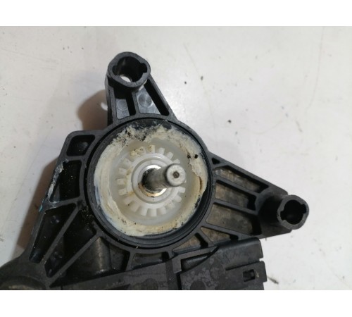 Моторчик стеклоподъемника задний правый