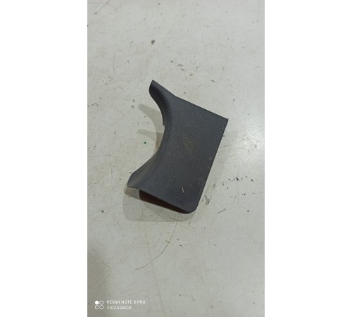 Накладка правой центральной стойки левая