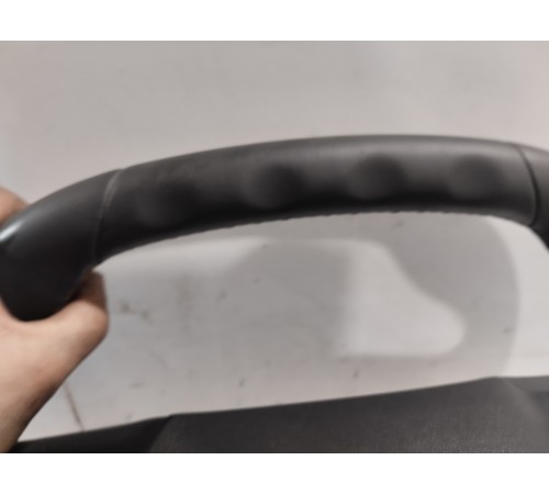 Рулевое колесо (руль) с многофунциональными кнопками