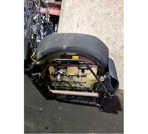 Сиденье переднее левое