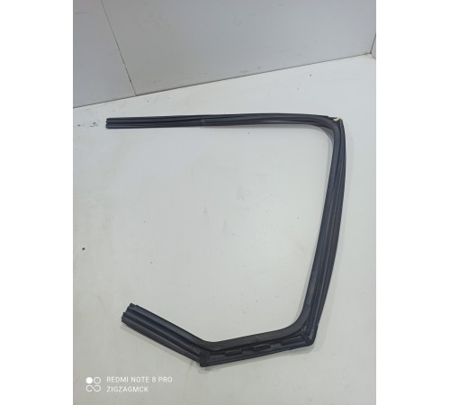 Уплотнитель стекла задний правый