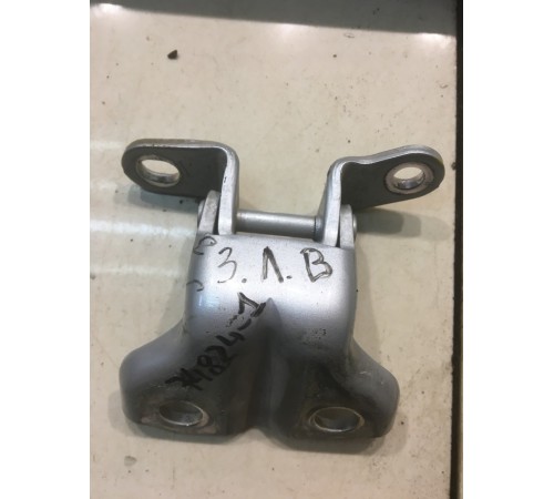 Петля двери (задняя, левая, верхняя)