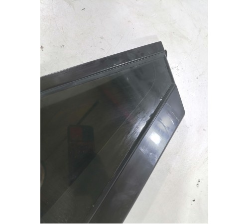 Форточка двери задняя левая