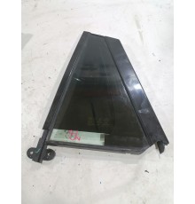 Форточка двери задняя левая