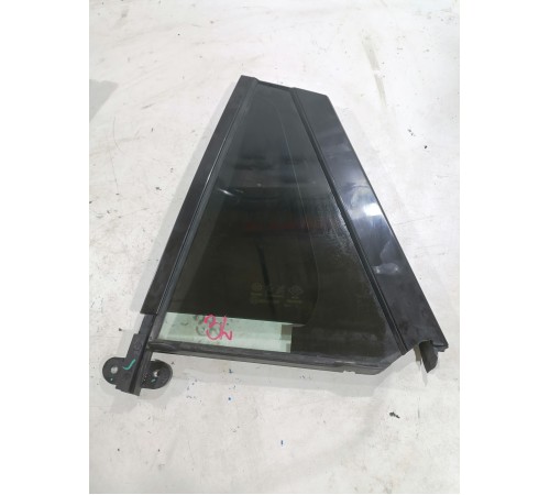 Форточка двери задняя левая