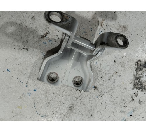 Петля двери передняя левая нижняя