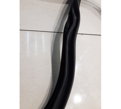 Уплотнитель стекла третьего правого