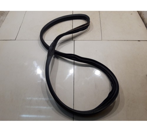 Уплотнитель стекла третьего правого