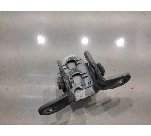 Петля двери (передняя, правая, верхняя)