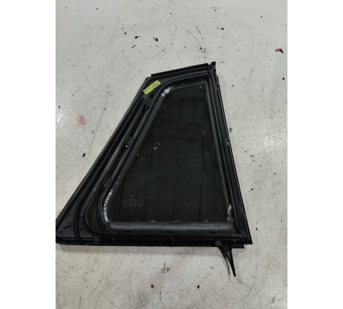Глухое стекло (форточка) (заднее, левое)