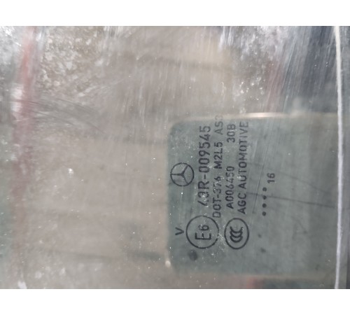 Глухое стекло (форточка) (заднее, левое)