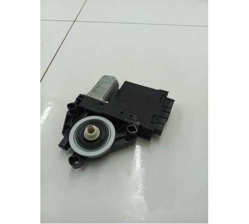 Моторчик стеклоподъемника передний левый