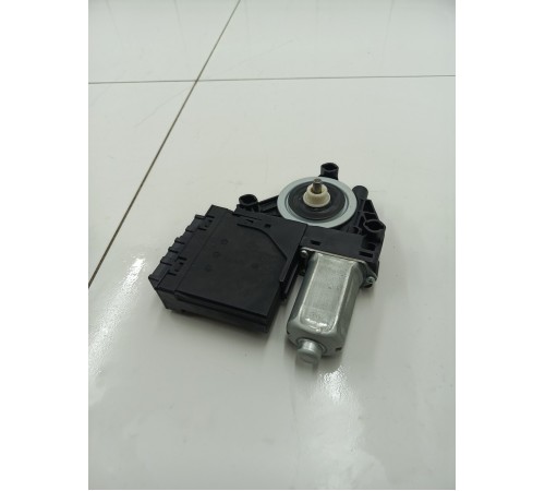 Моторчик стеклоподъемника передний левый