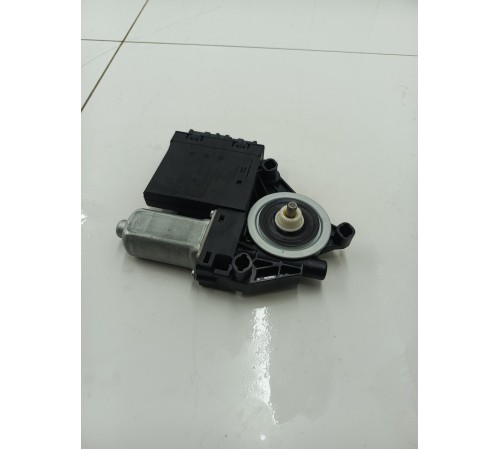 Моторчик стеклоподъемника передний левый