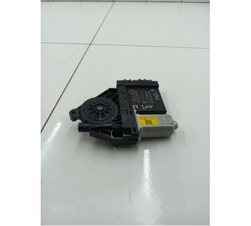 Моторчик стеклоподъемника передний левый