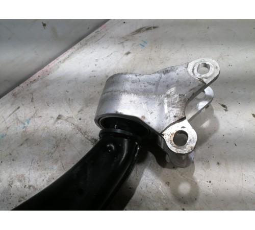 Рычаг передний левый 