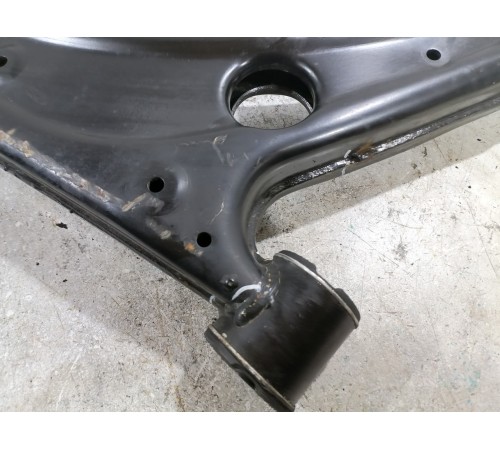 Рычаг передний левый 