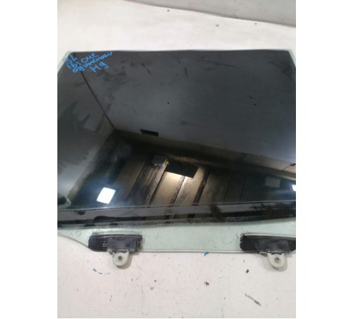 Стекло двери заднее левое