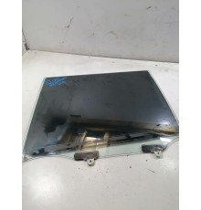 Стекло двери заднее левое