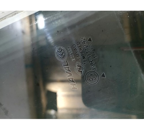 Стекло двери заднее левое