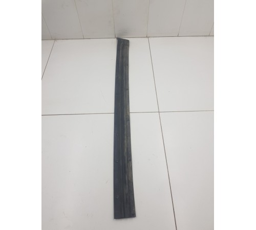 Уплотнитель двери передний правый