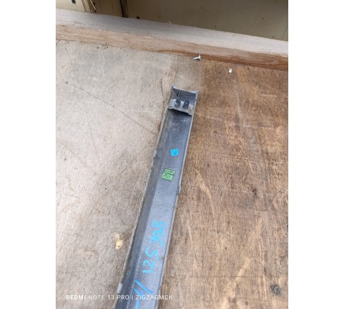 Молдинг двери передний левый