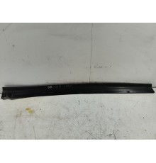 Уплотнитель двери передний правый