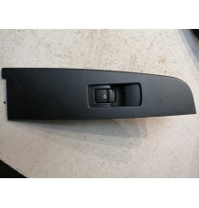 Кнопка стеклоподъемника задняя левая