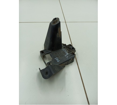 Кронштейн крепление датчика слепых зон задний левый