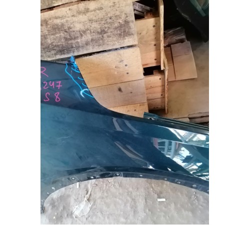 Крыло переднее правое