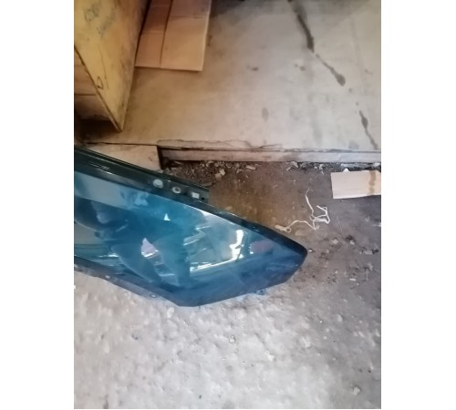 Крыло переднее правое