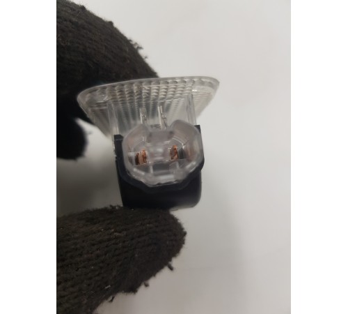 Плафон внутреннего освещения салона