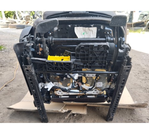 Сиденье переднее правое