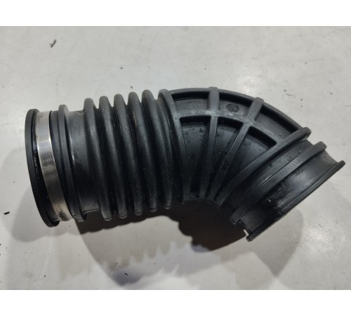 Впускной патрубок воздушного фильтра