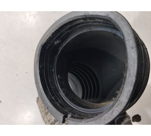 Впускной патрубок воздушного фильтра