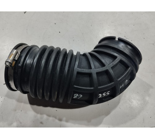 Впускной патрубок воздушного фильтра