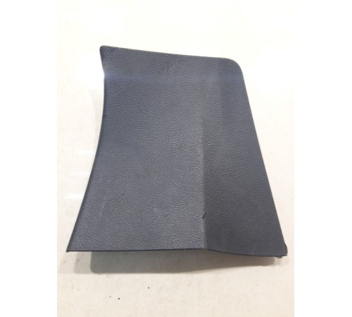 заглушка крышки багажника правая