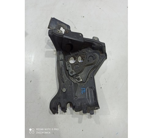 Кронштейн (передний, левый)