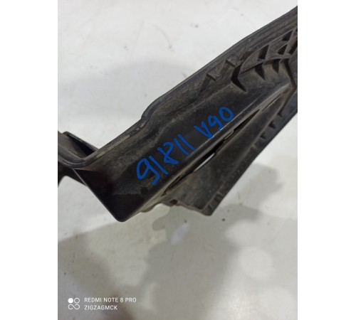 Кронштейн (передний, левый)