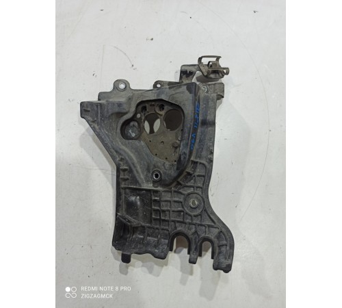 Кронштейн (передний, левый)