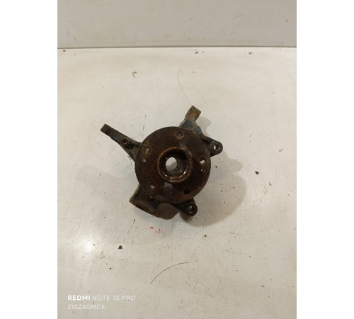 Кулак поворотный передний правый