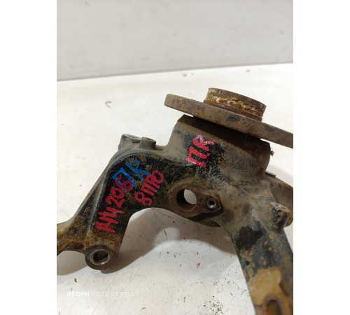 Кулак поворотный передний правый