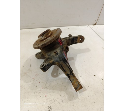 Кулак поворотный передний правый