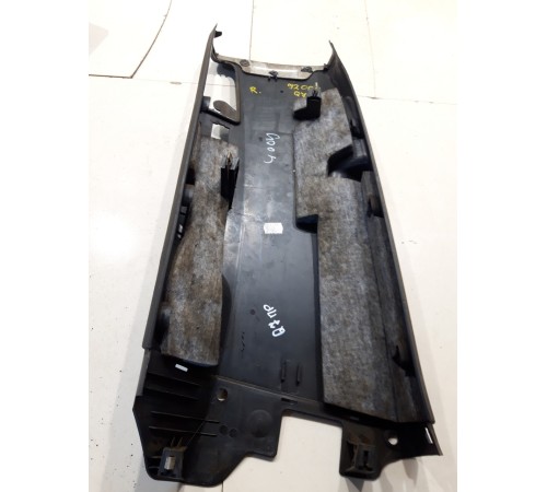 Обшивка центральной стойки (правая, нижняя)