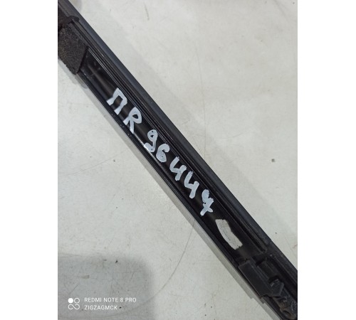 Уплотнитель стекла (передний правый наружный)