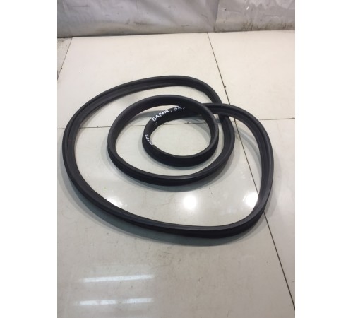 Уплотнитель багажника