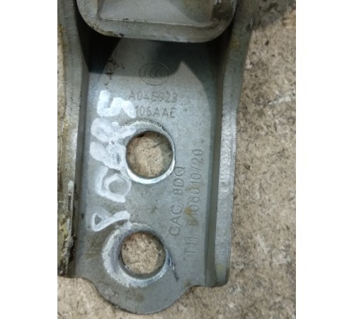 Петля двери передней левой верхняя