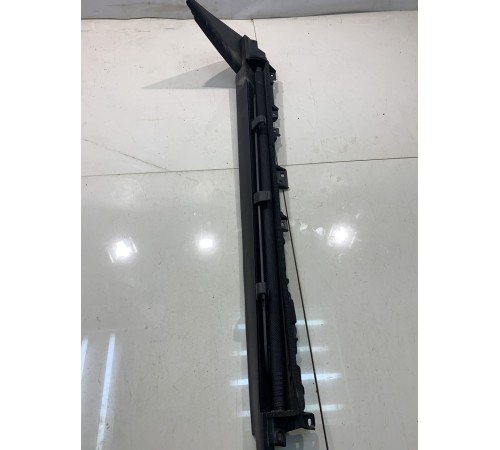 Шторка солнцезащитная (задняя, правая)