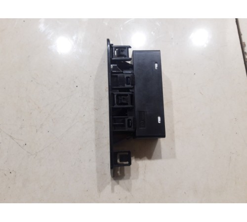 Кнопка стеклоподъемника (задняя, правая)